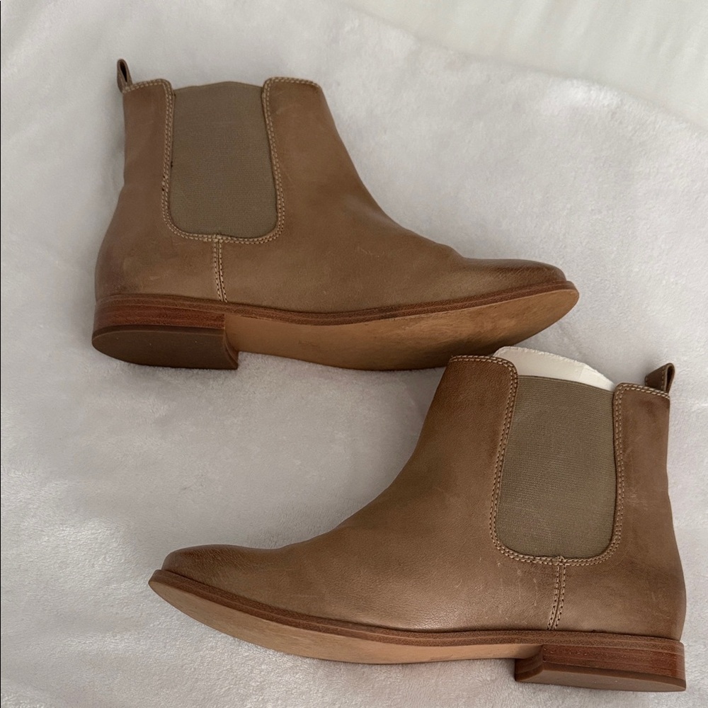 Frye Anna Chelsea Tan Leather Ankle Boots